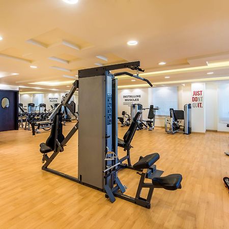 Golden Tulip Doha Hotel Exteriör bild The gym at the hotel