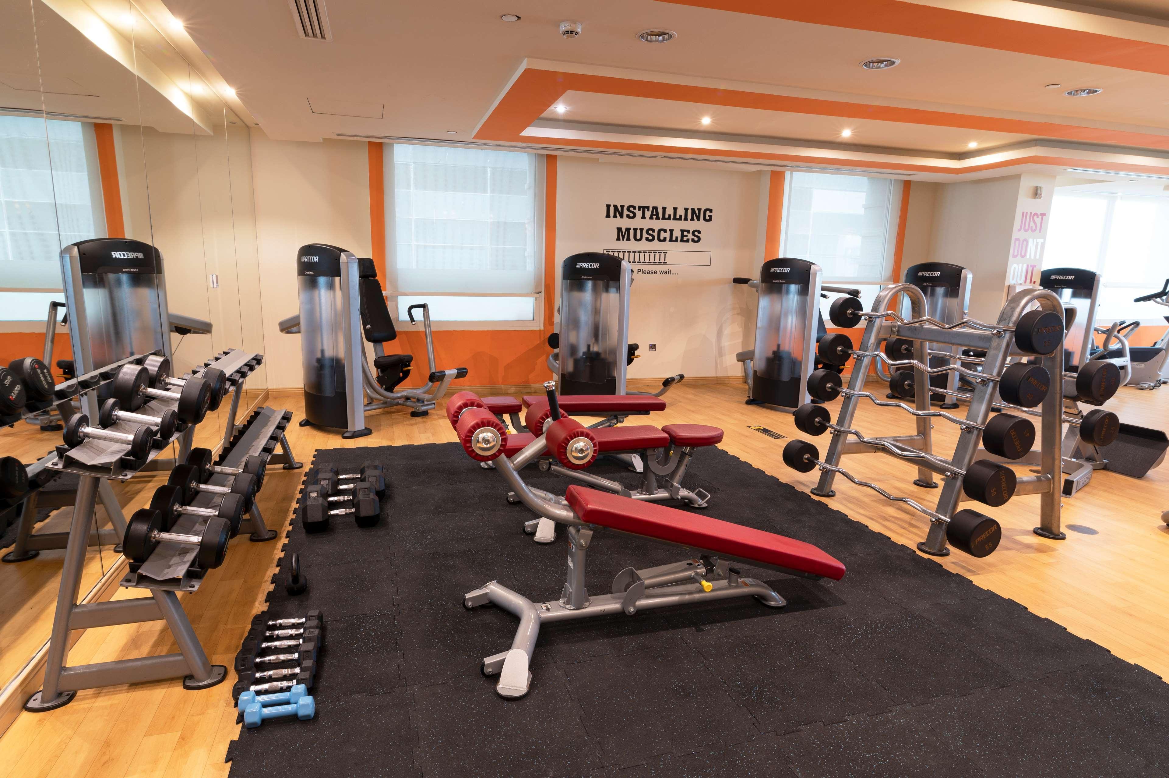 Golden Tulip Doha Hotel Exteriör bild A typical gym