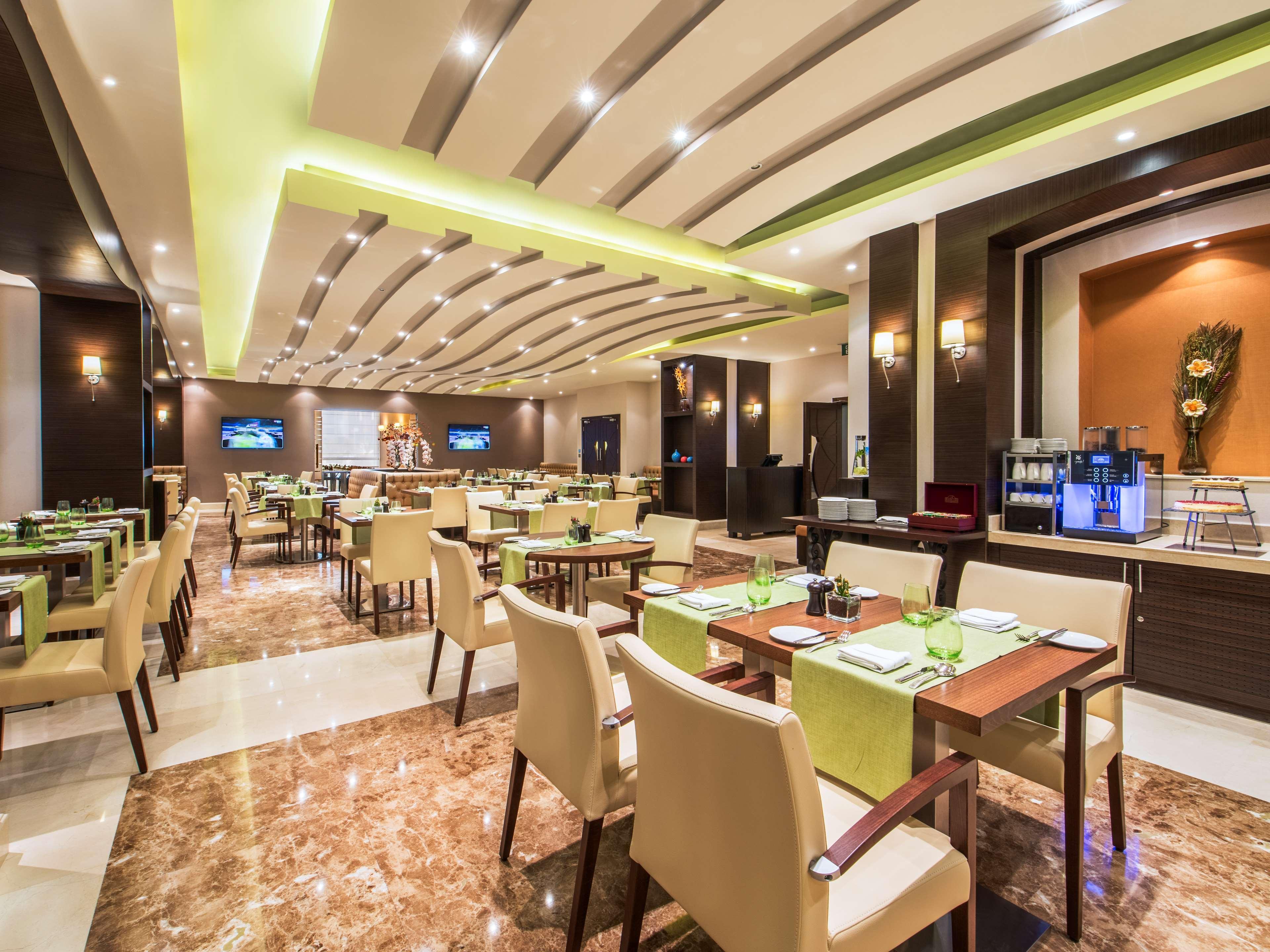 Golden Tulip Doha Hotel Exteriör bild The restaurant