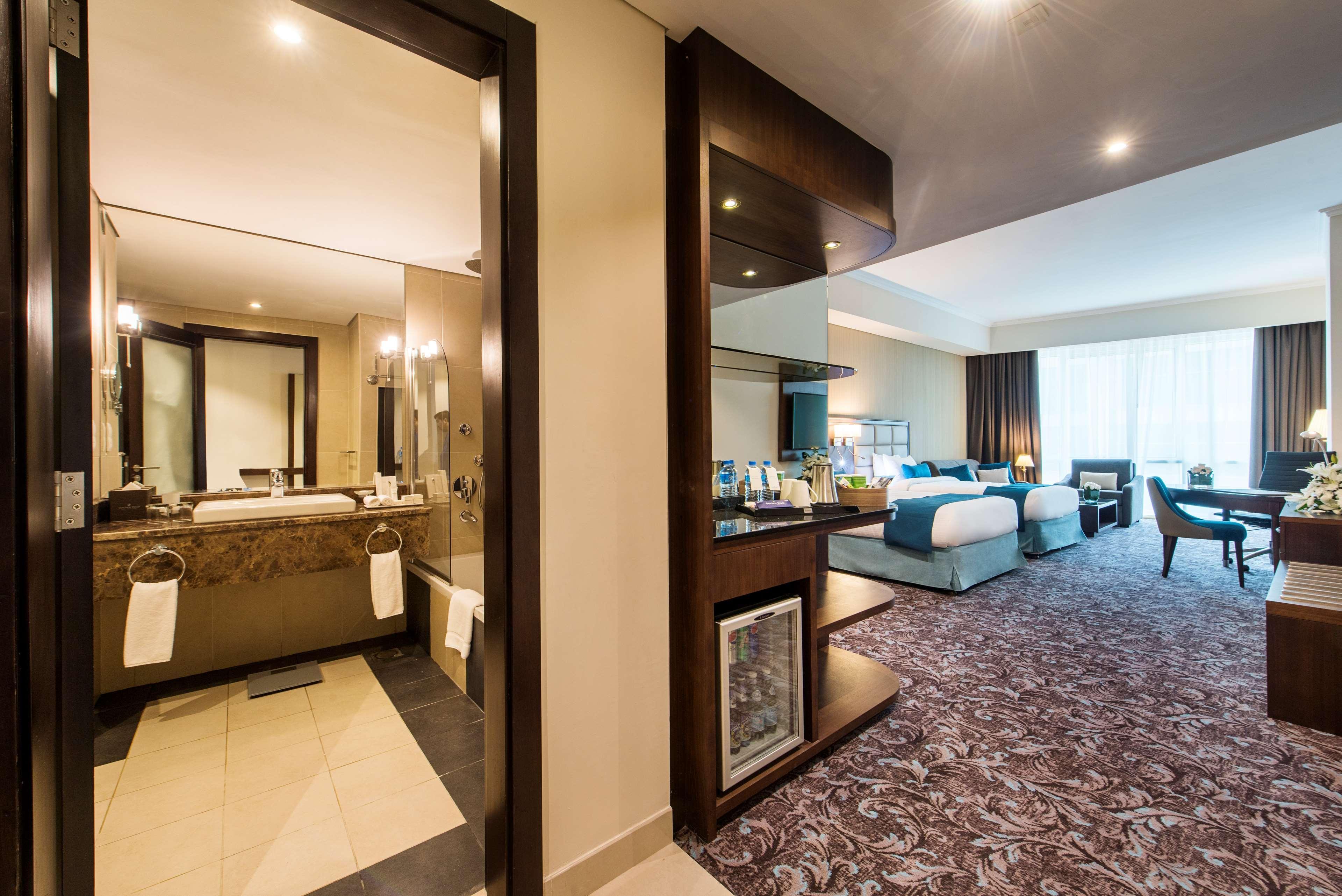 Golden Tulip Doha Hotel Exteriör bild Deluxe Suite