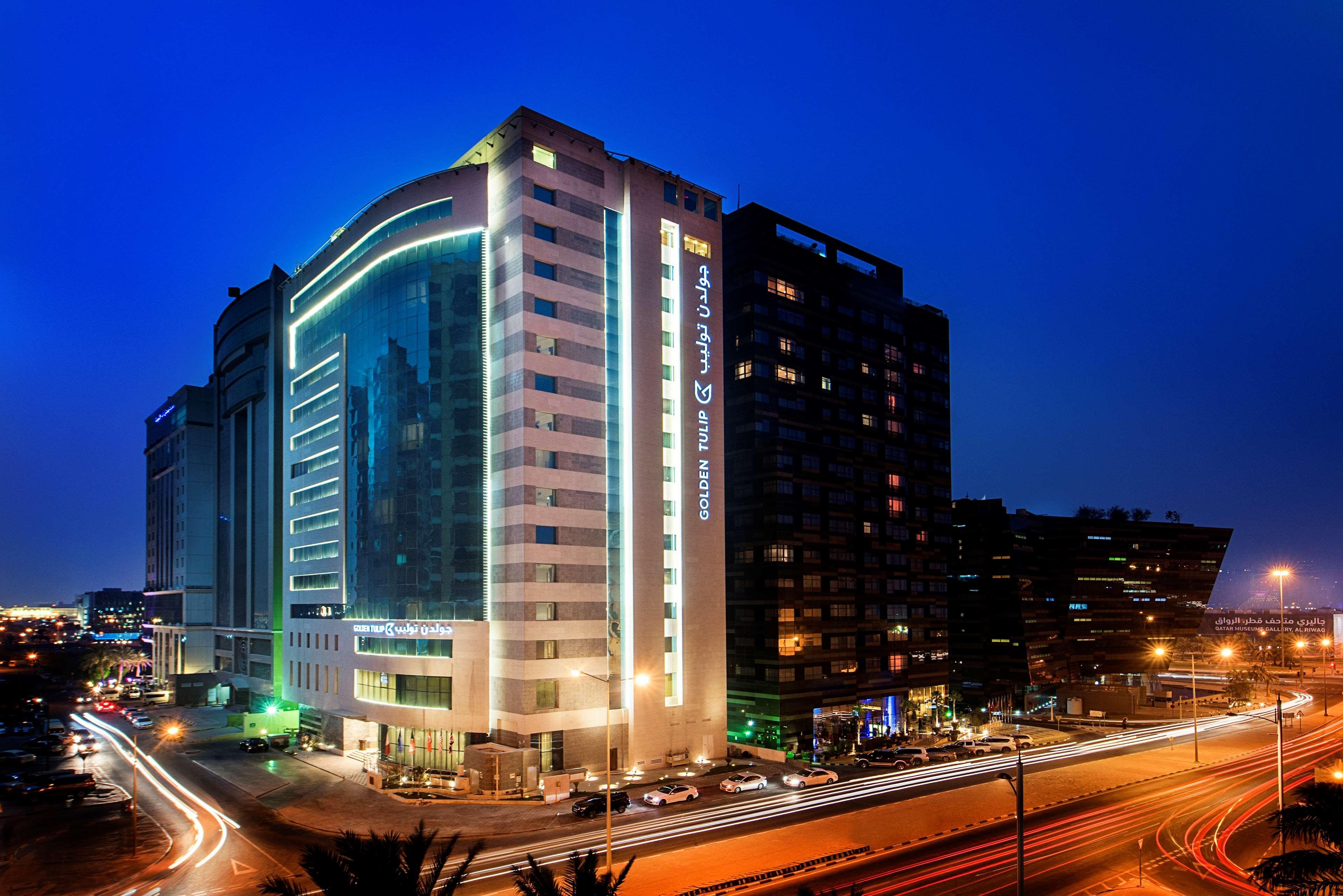 Golden Tulip Doha Hotel Exteriör bild The hotel at night