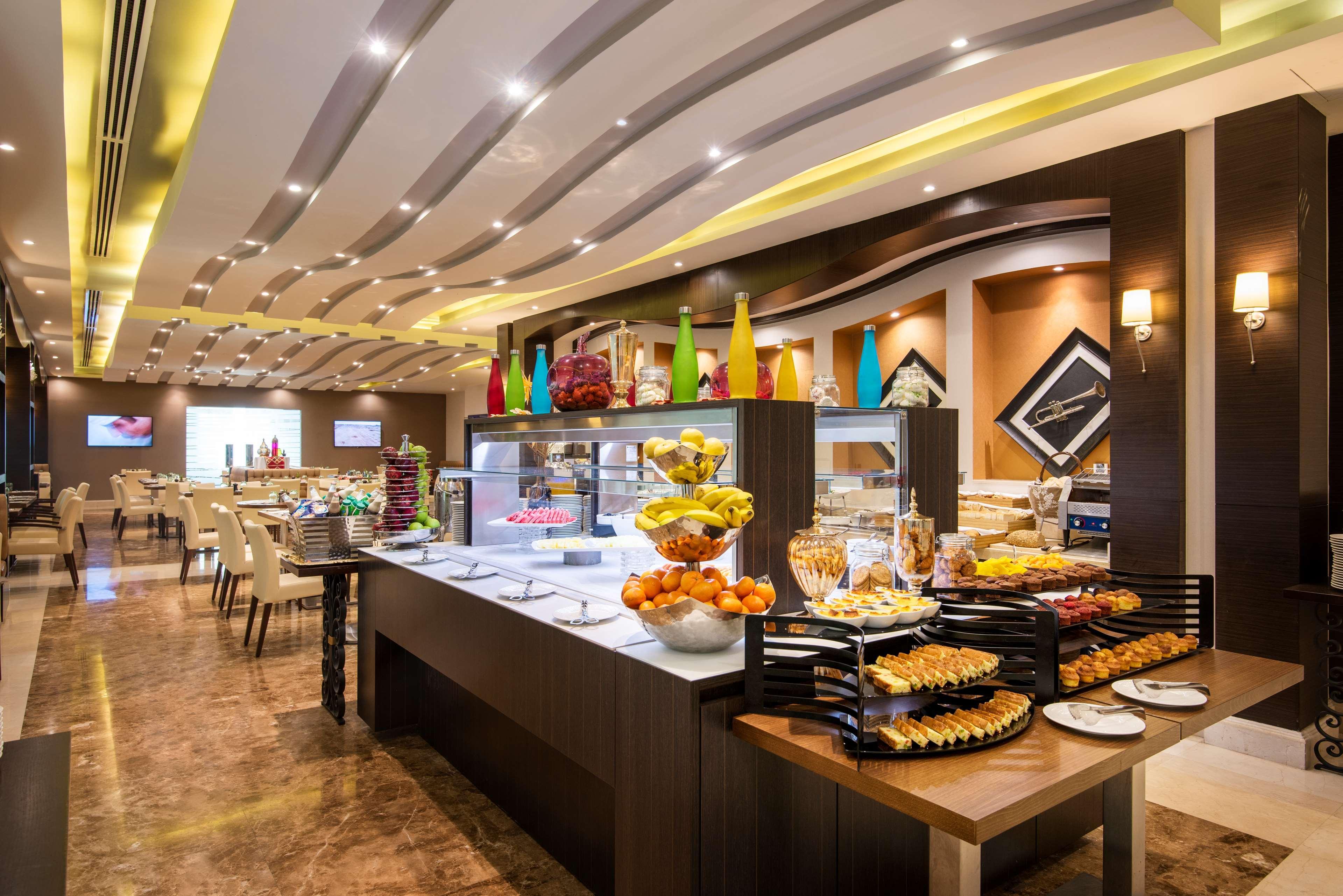 Golden Tulip Doha Hotel Exteriör bild The restaurant
