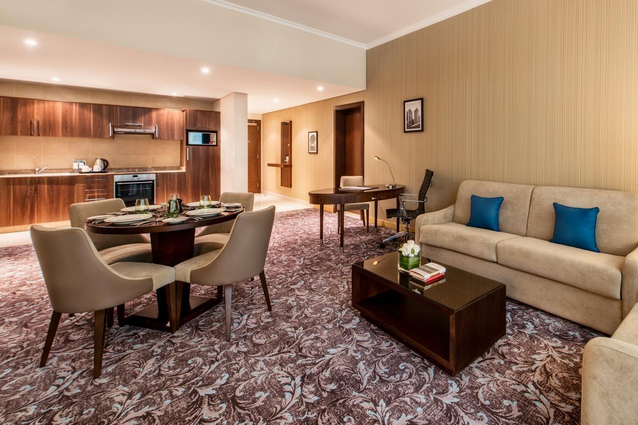 Golden Tulip Doha Hotel Exteriör bild A suite at the hotel