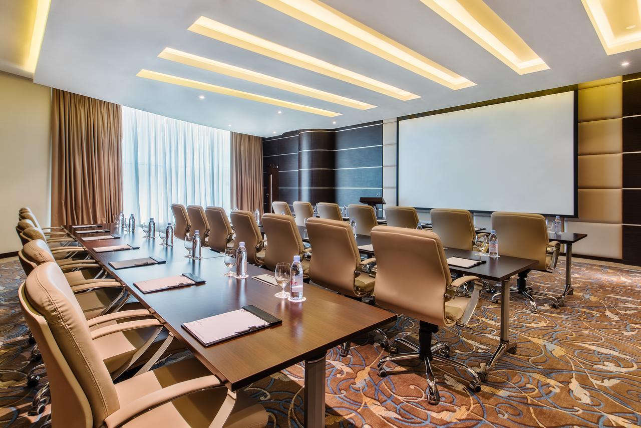 Golden Tulip Doha Hotel Exteriör bild Meeting room