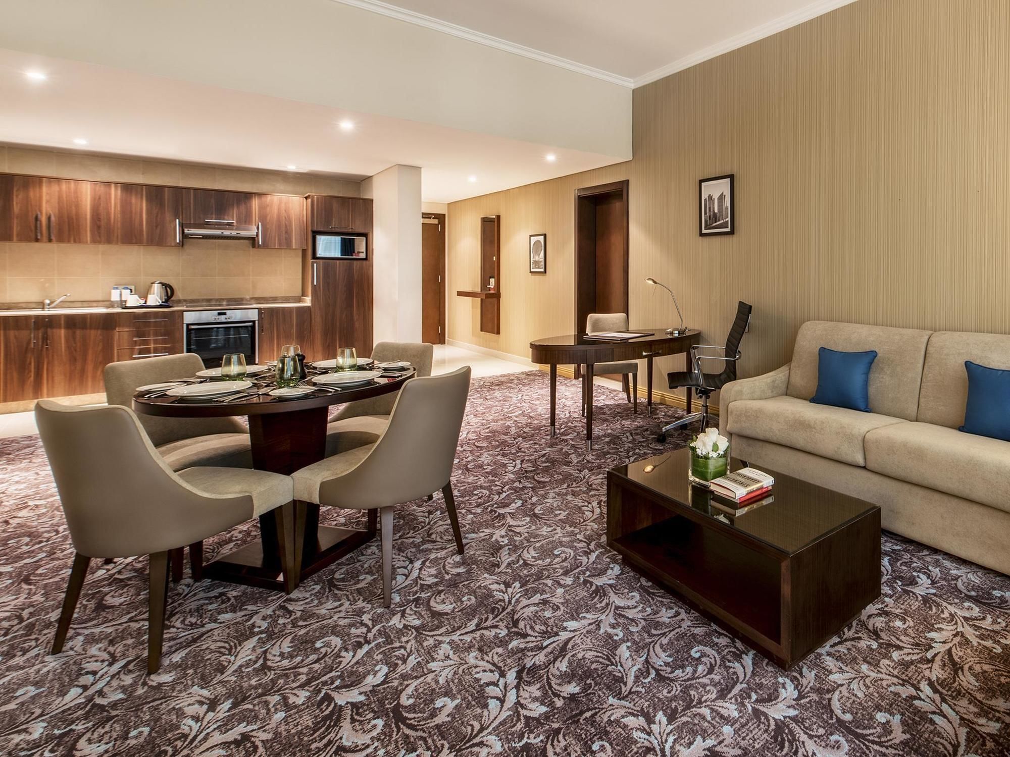 Golden Tulip Doha Hotel Exteriör bild A suite at the hotel