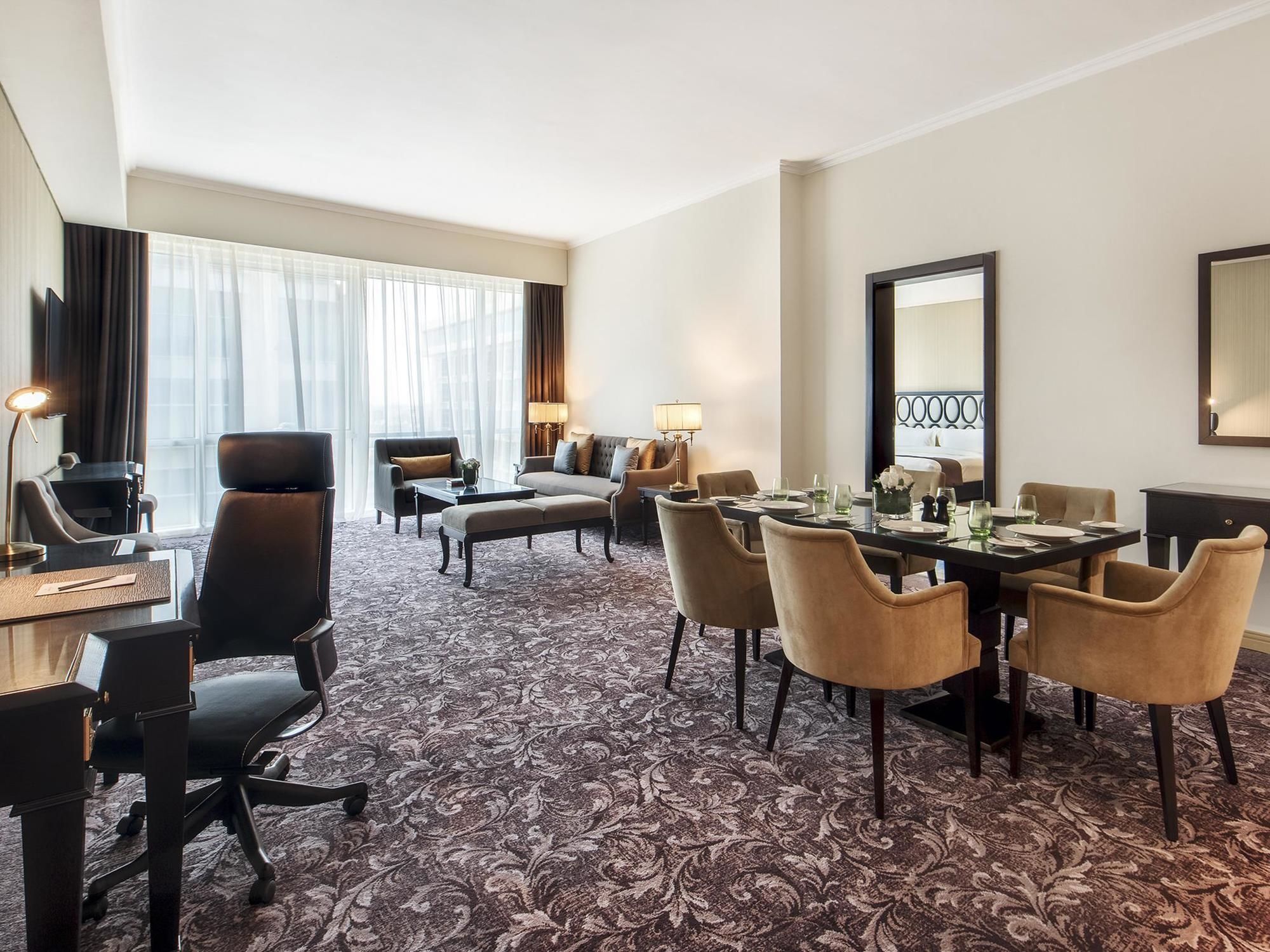 Golden Tulip Doha Hotel Exteriör bild A suite at the hotel