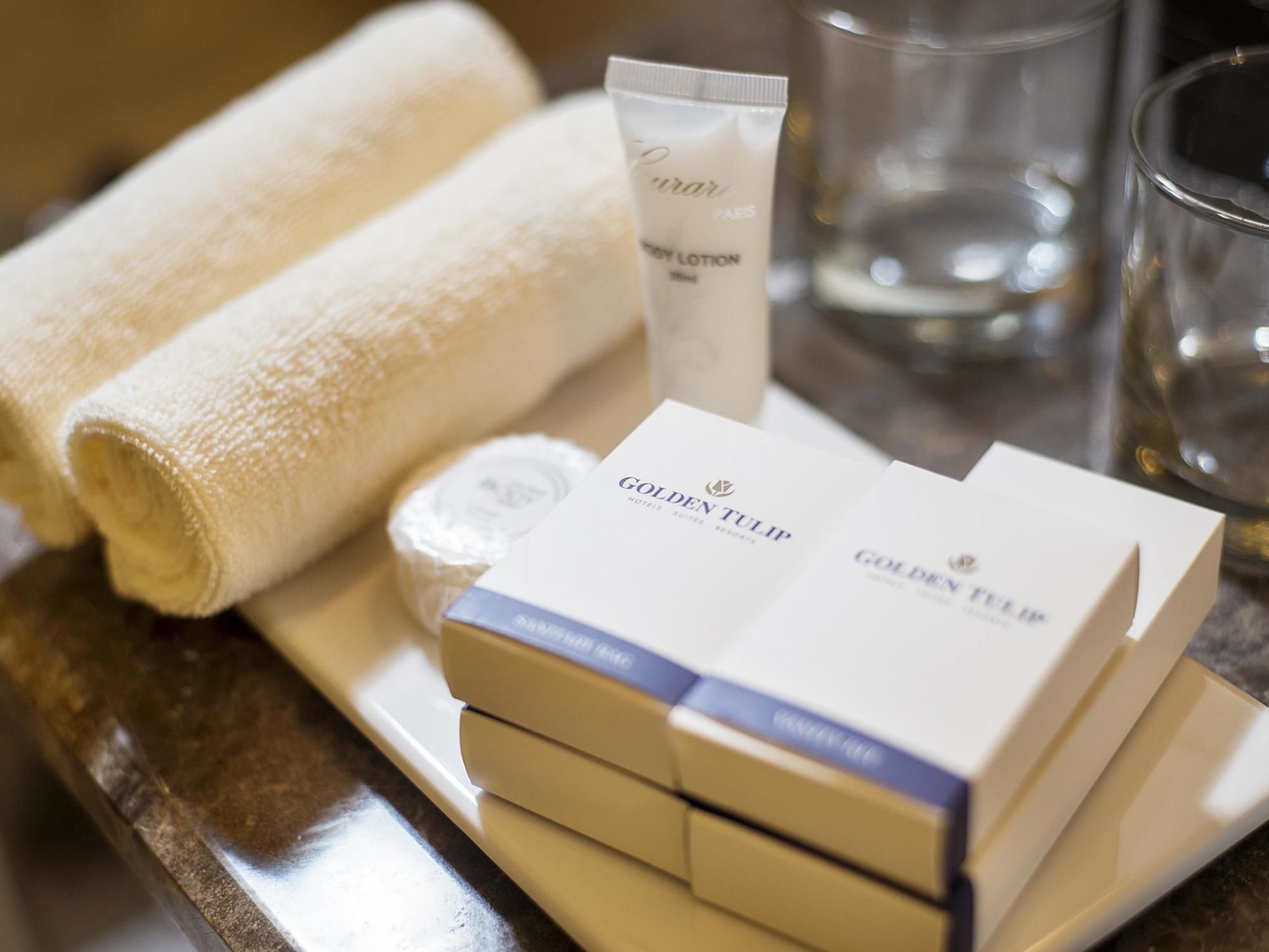 Golden Tulip Doha Hotel Exteriör bild Soap and shampoo in a hotel bathroom
