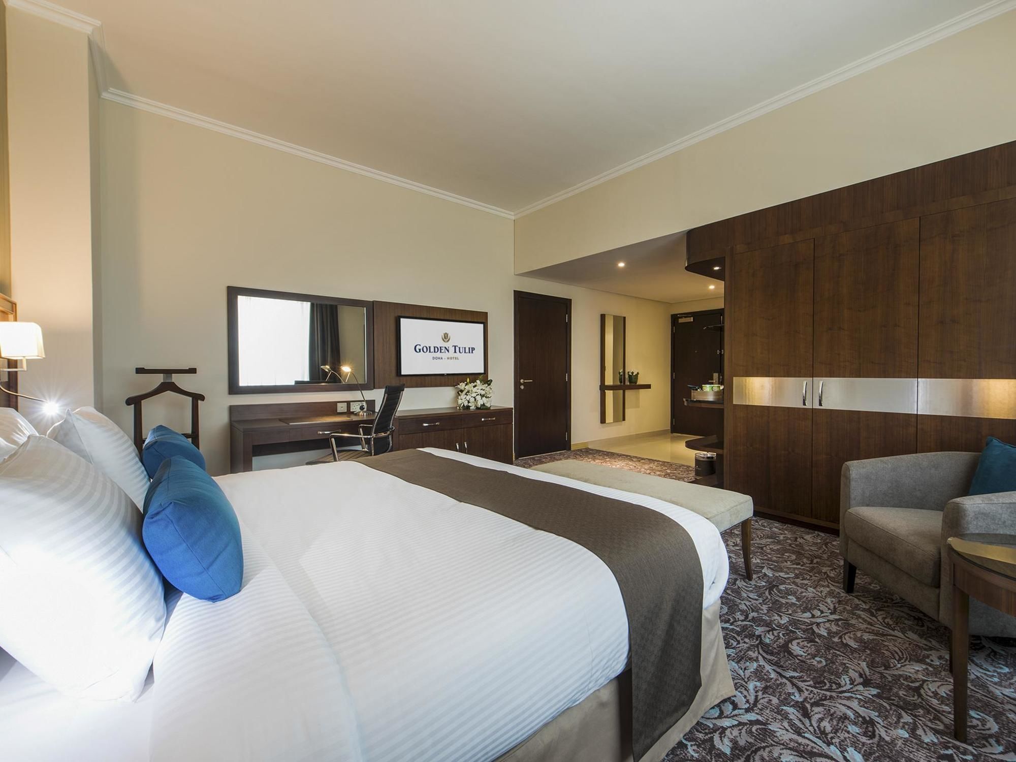 Golden Tulip Doha Hotel Exteriör bild Deluxe Room